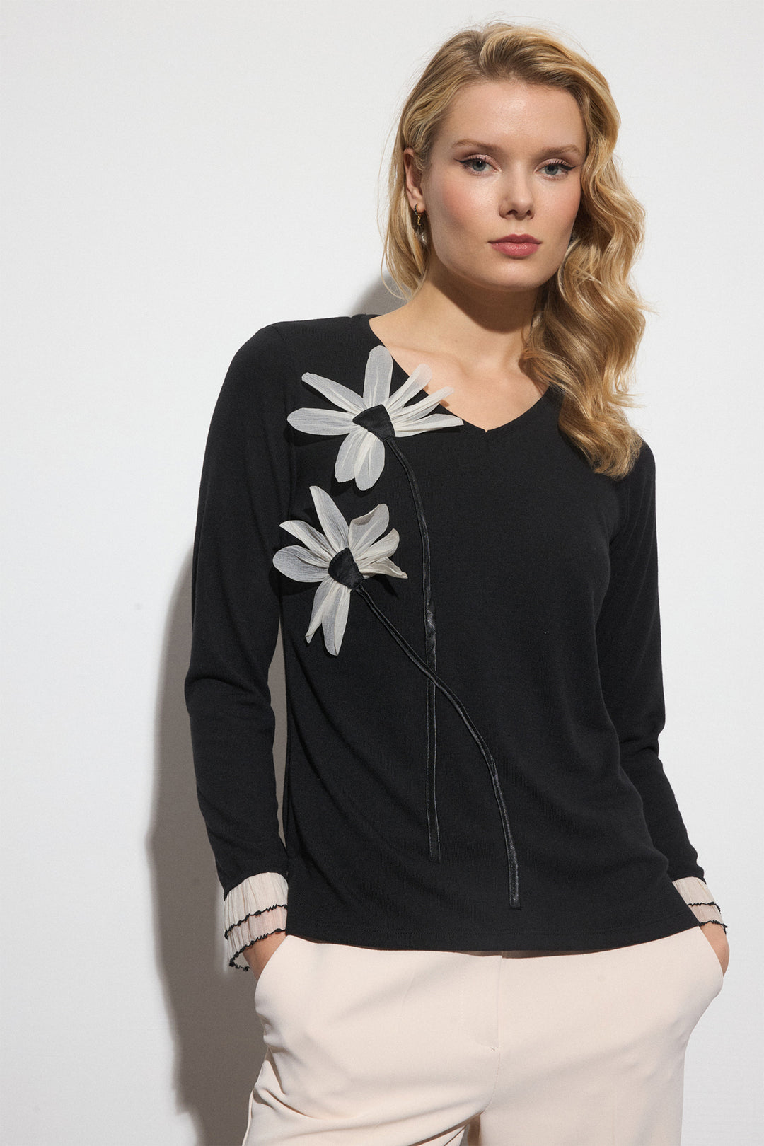 Tinta Belaisca Black V-Neck Flower Detail T-Shirt