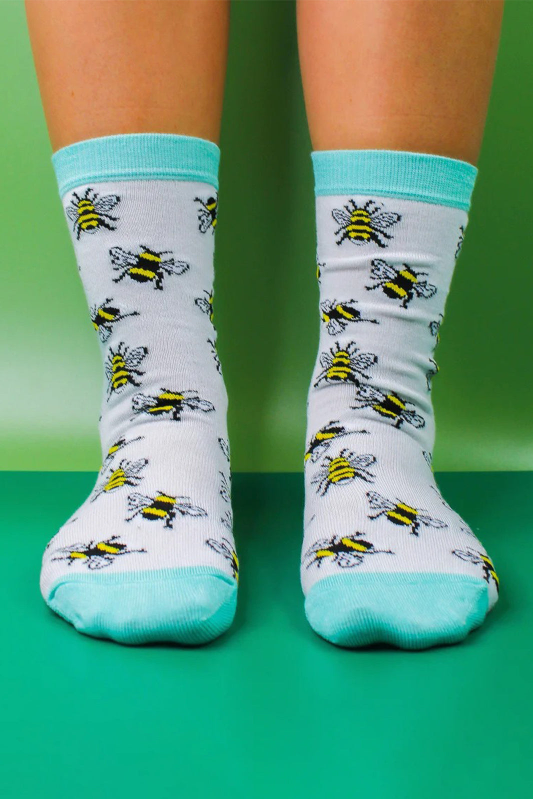 Eco Chic SK01WT White Bumble Bee Bamboo Socks