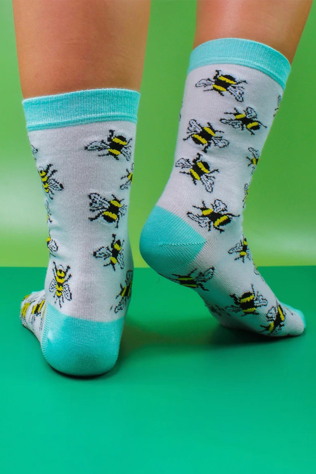 Eco Chic SK01WT White Bumble Bee Bamboo Socks