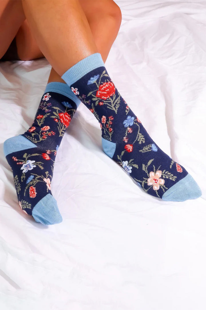 Eco Chic SK13NY Navy Floral Bamboo Socks