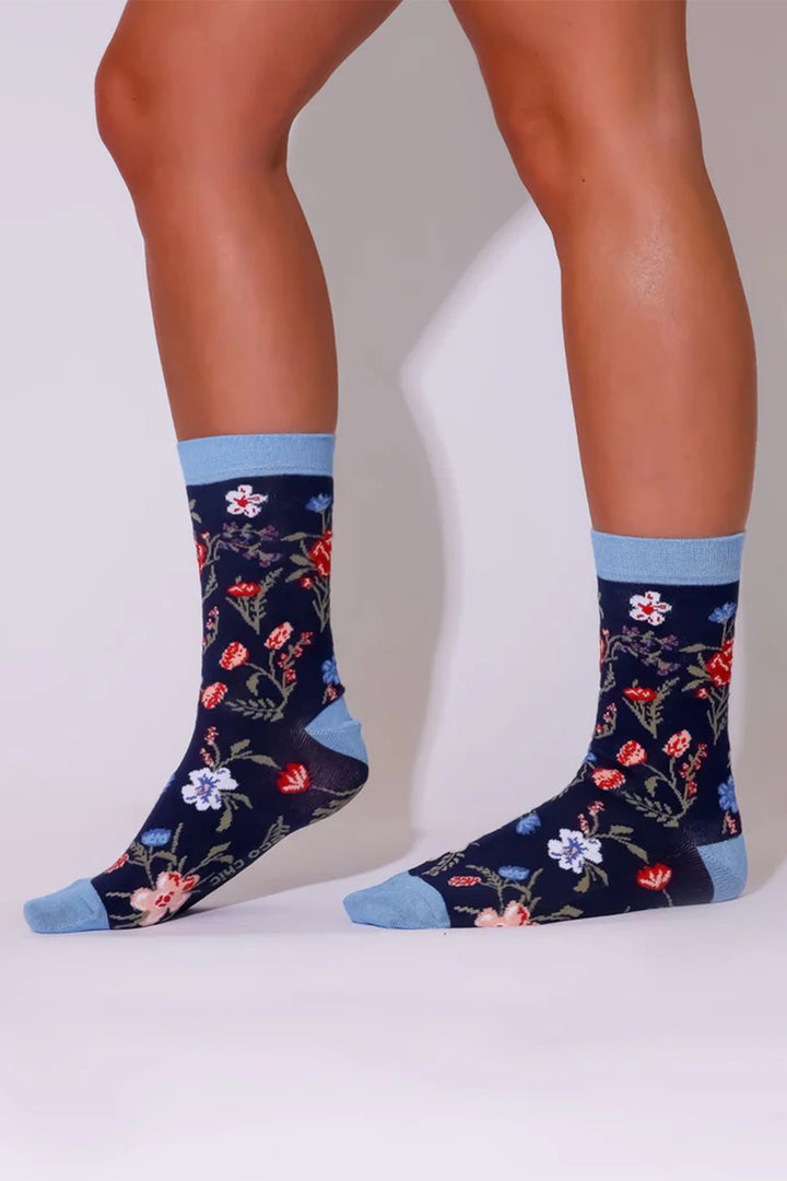 Eco Chic SK13NY Navy Floral Bamboo Socks