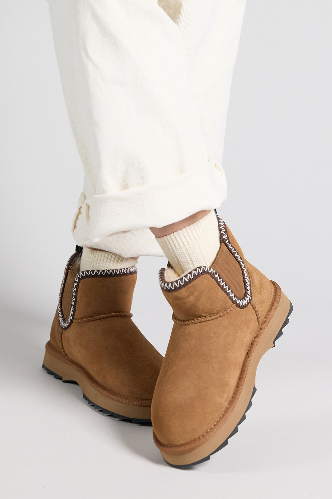 Emu Australia Higgie Chestnut Brown Sheepskin Boots W13198, worn, back view