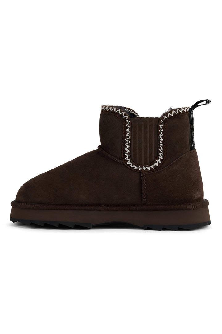 Emu Australia Higgie Chocolate Brown Sheepskin Boots W13198, angled view