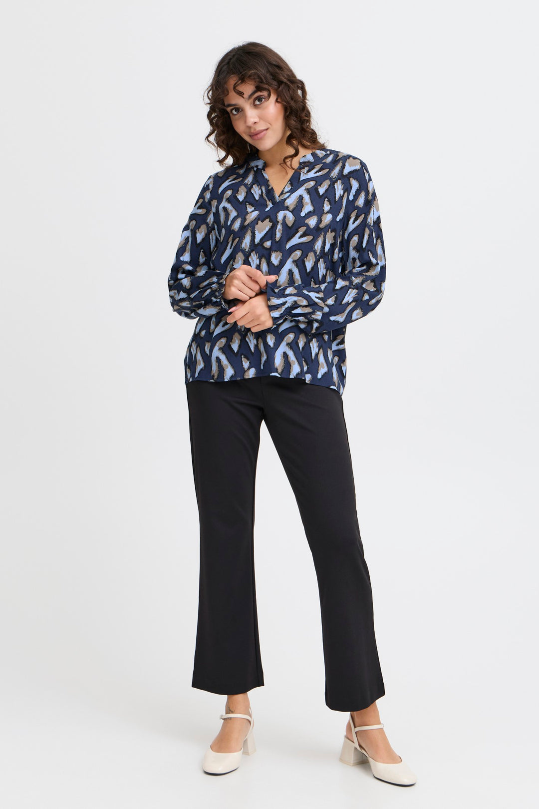 Fransa Blouse FRflowy 3 Navy Blazer 20614106 204193 - Shirley Allum Boutique