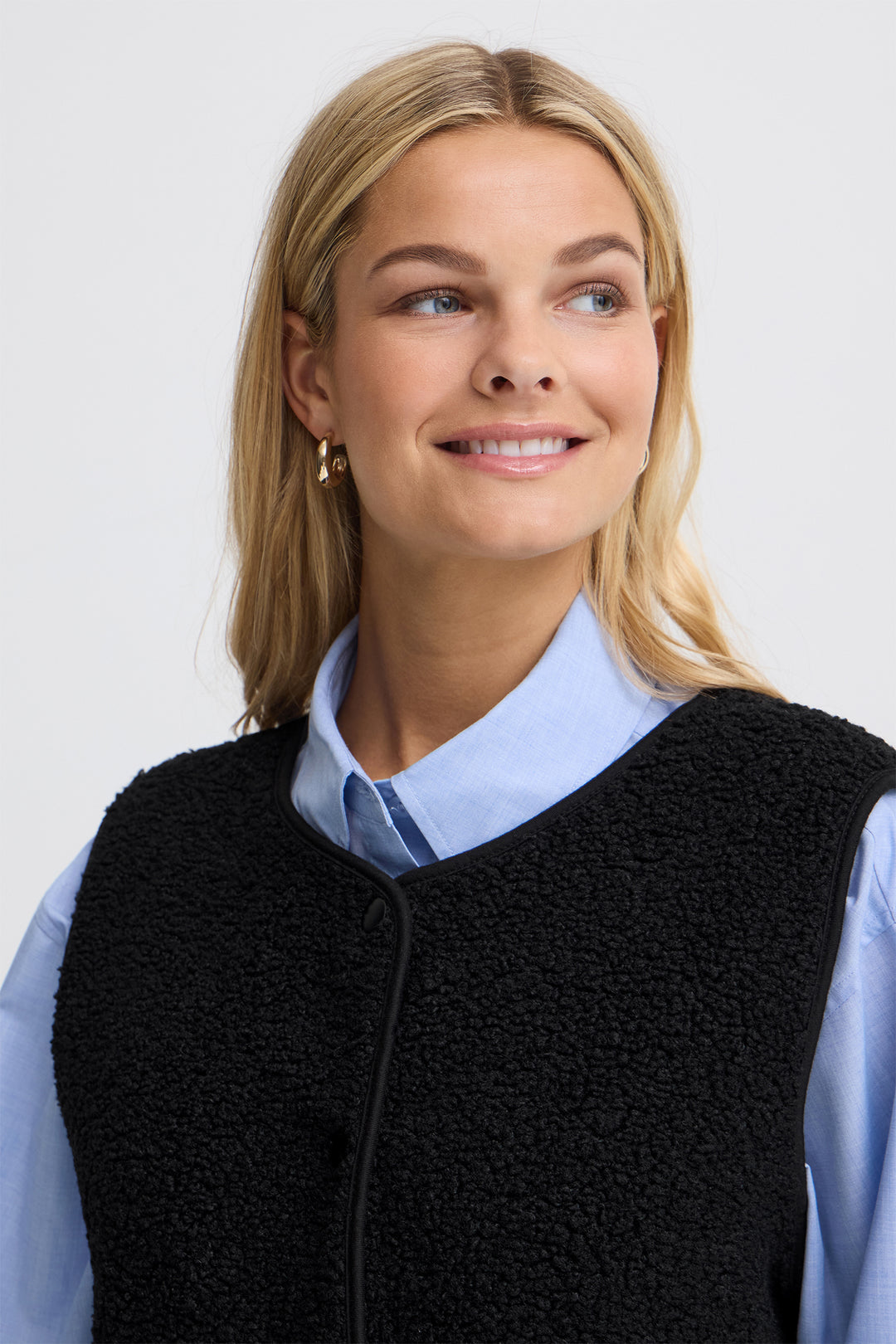 Fransa FRGWYNNE Meteorite black fleece gilet at Shirley Allum