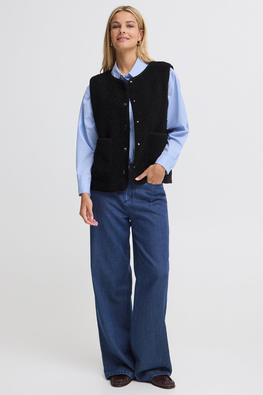 Fransa FRGWYNNE Meteorite black fleece gilet at Shirley Allum