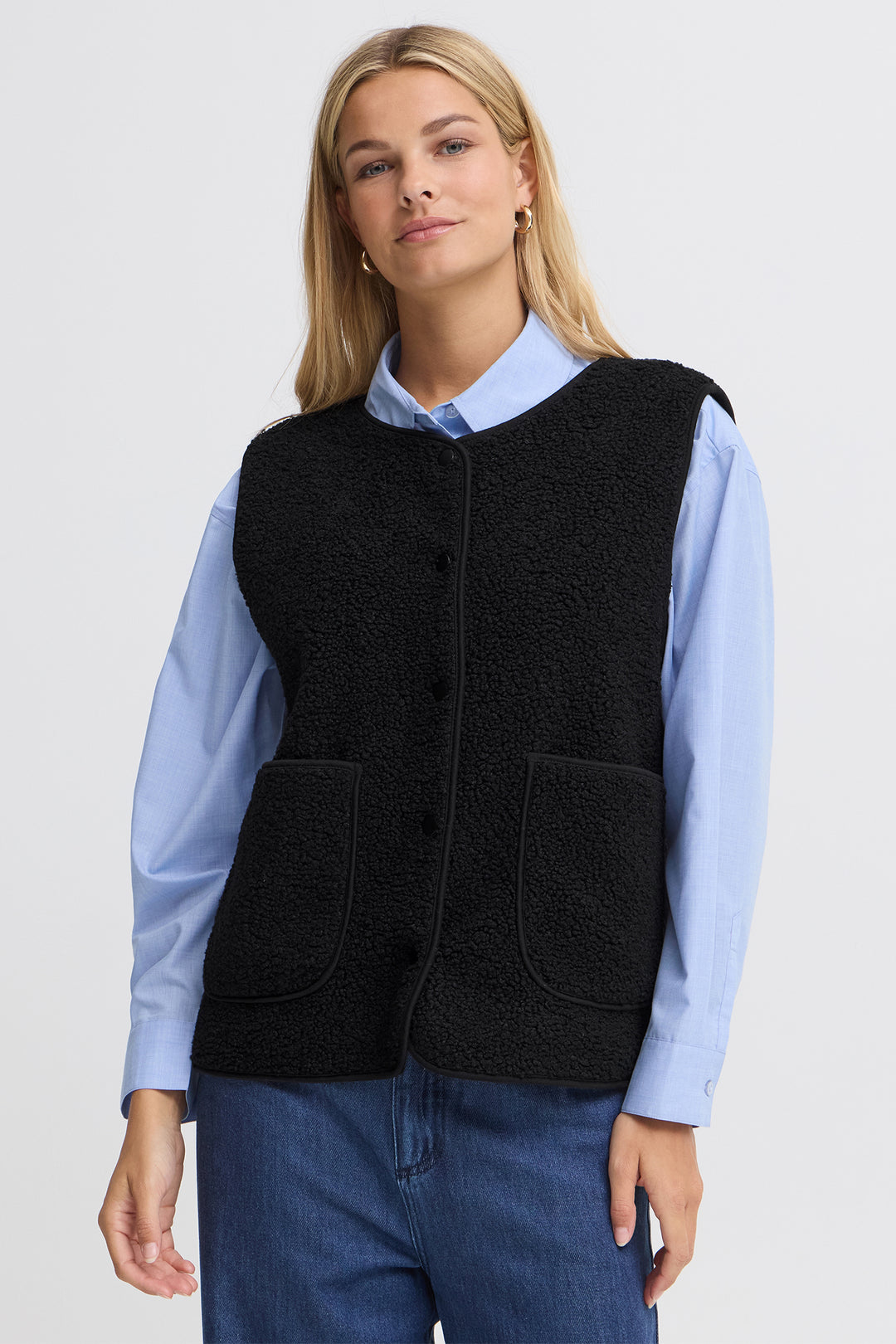 Fransa FRGWYNNE Meteorite black fleece gilet at Shirley Allum