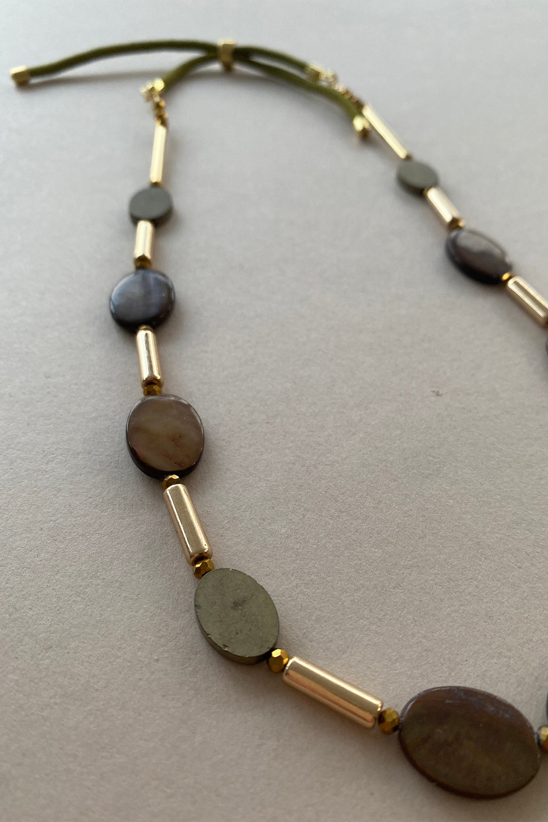 Gist Jewellery Brown Shell and Hematite Necklace BDL09, laid flat, shell detail