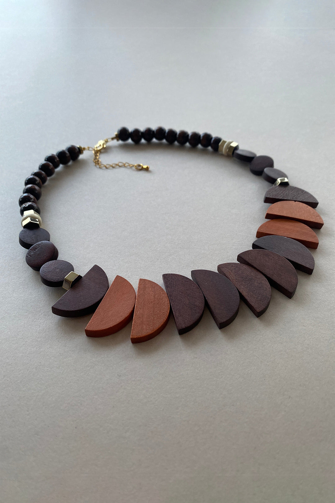 Gist Jewellery Chocolate Orange Brown Wooden Necklace BDL07, laid flat, overhead