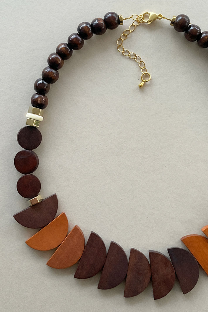 Gist Jewellery Chocolate Orange Brown Wooden Necklace BDL07, clasp and bead detail