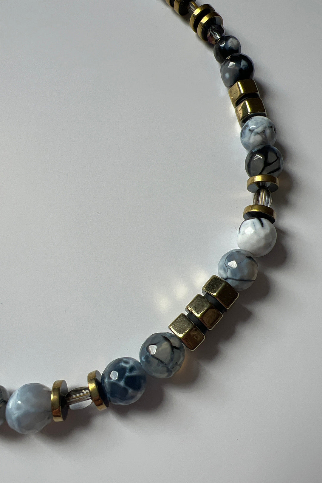 Gist Jewellery Dark Grey Fire Crackle Agate Necklace EOR03, agate bead detail