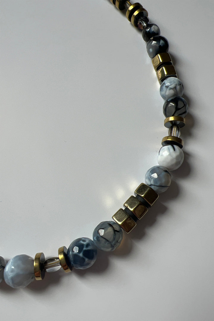 Gist Jewellery Dark Grey Fire Crackle Agate Necklace EOR03, agate bead detail
