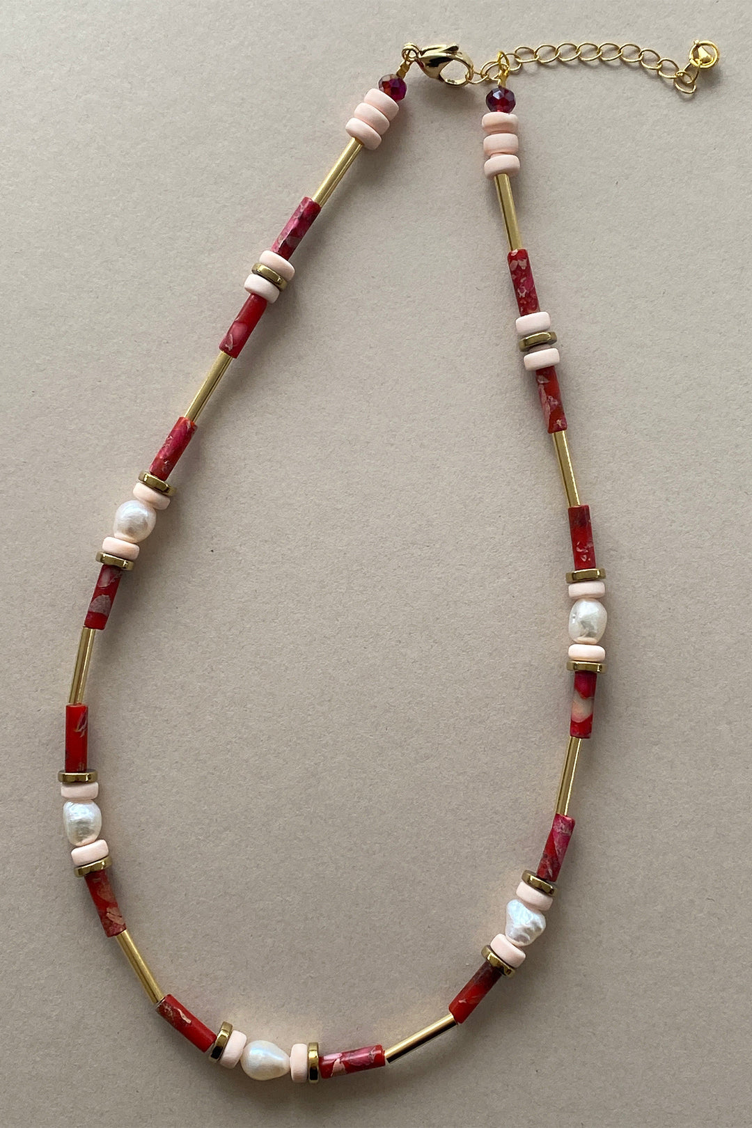 Gist Jewellery Pink and Peach Freshwater Pearl Necklace BDL05, laid flat, full length