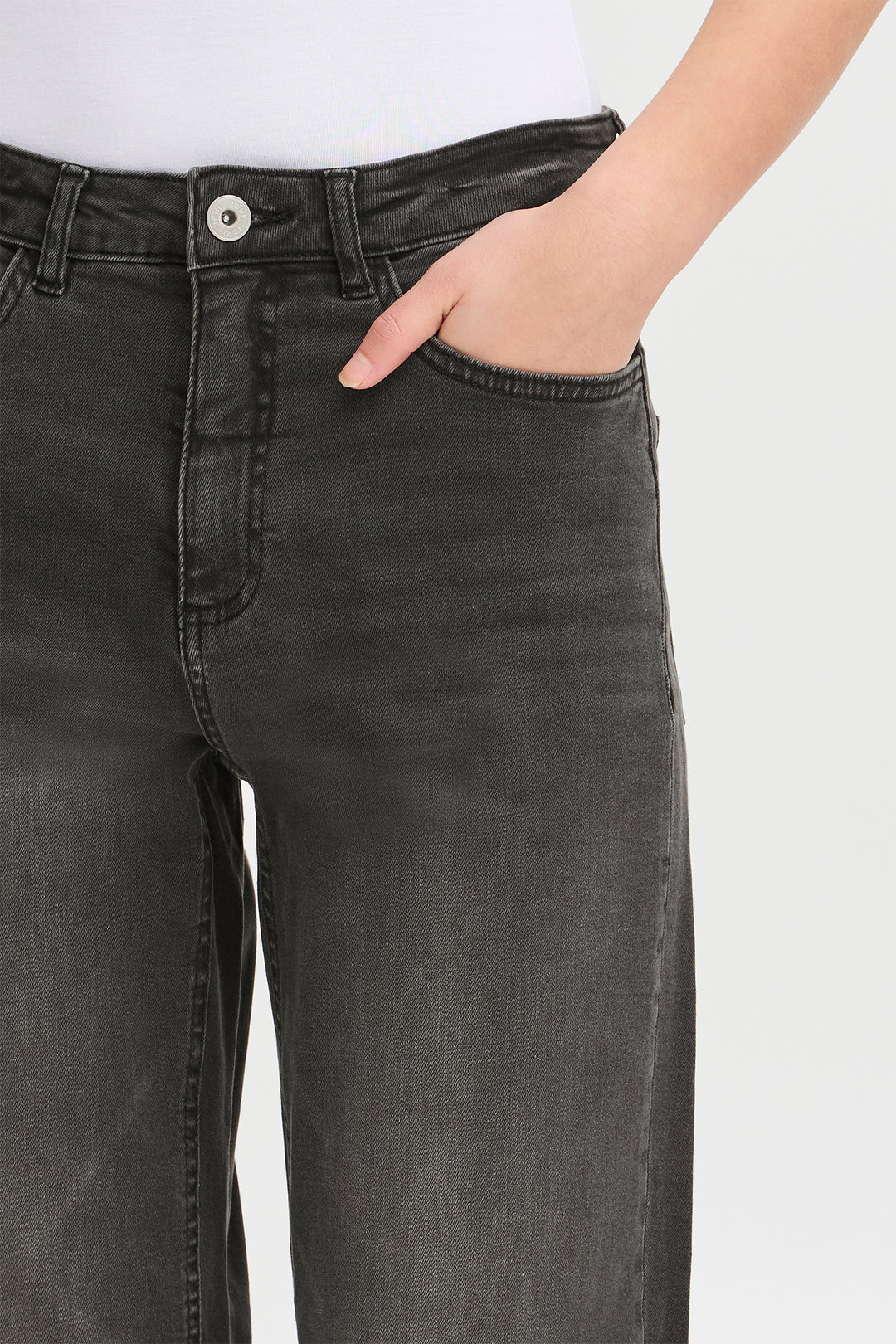 Ichi IHTwiggy Raven Washed Grey Cropped Jeans 20110967 19071 - Shirley Allum Boutique