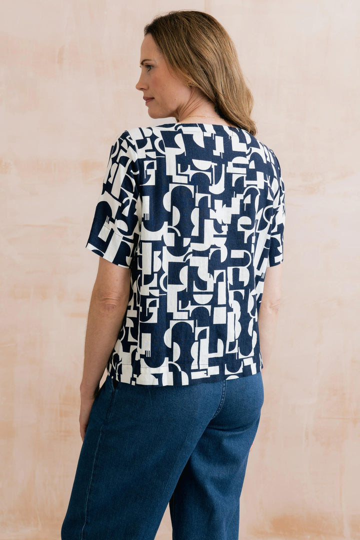 Lily &amp; Me LM26081 Bella Navy Highline Print Linen Blend Top