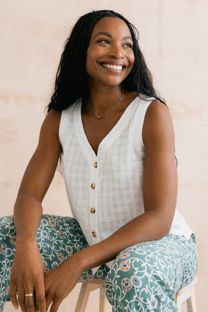 Lily &amp; Me LM26131 Allium White Two Way Vest Plain Seersucker