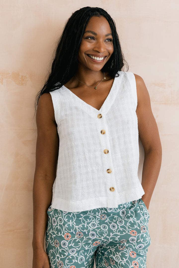 Lily &amp; Me LM26131 Allium White Two Way Vest Plain Seersucker
