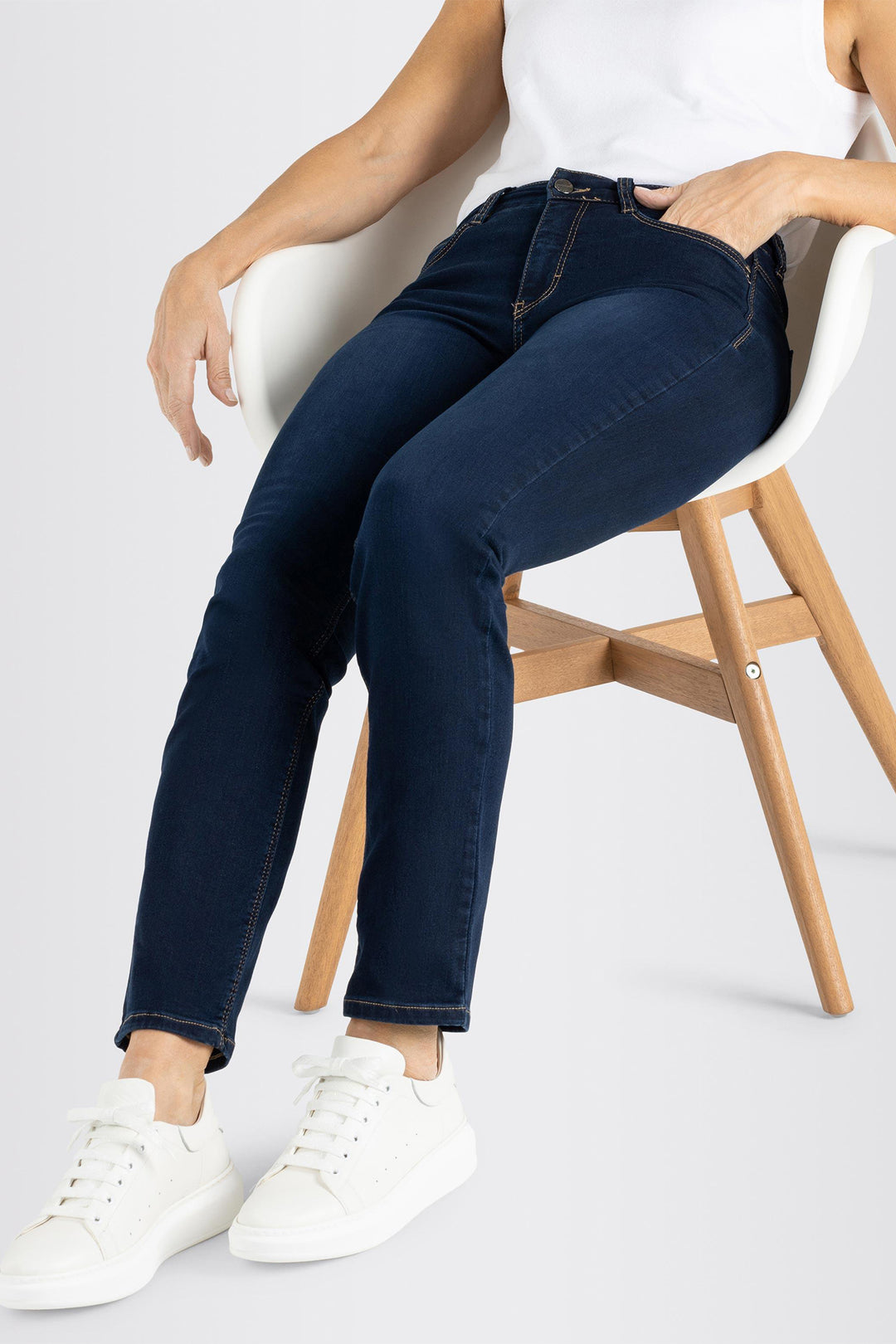 Mac 5401-90-0355L D826 Dark Washed Dream Denim Jeans