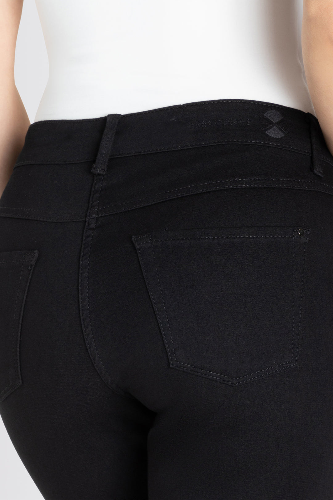 Mac Dream Chic Black-Black Denim Jeans 29L 5471-91-0355L, back pocket detail worn