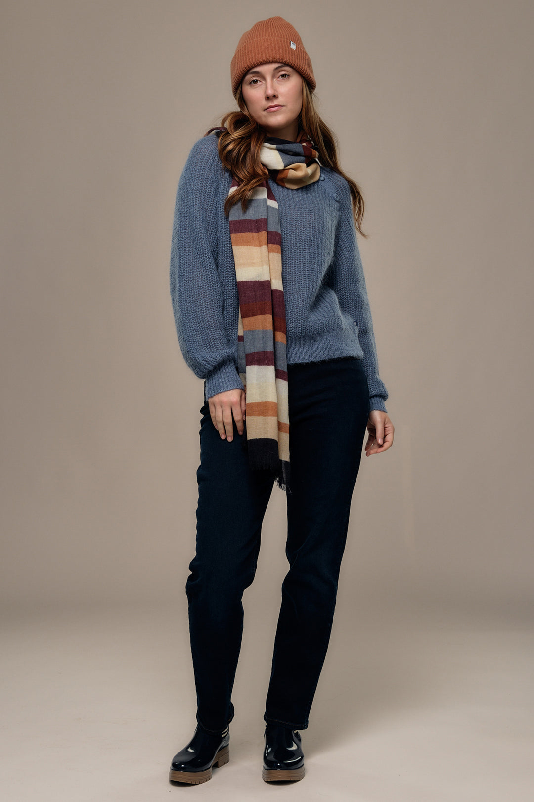 Mat de Misaine Abysse Blue Jumper TECK-545, styled with scarf