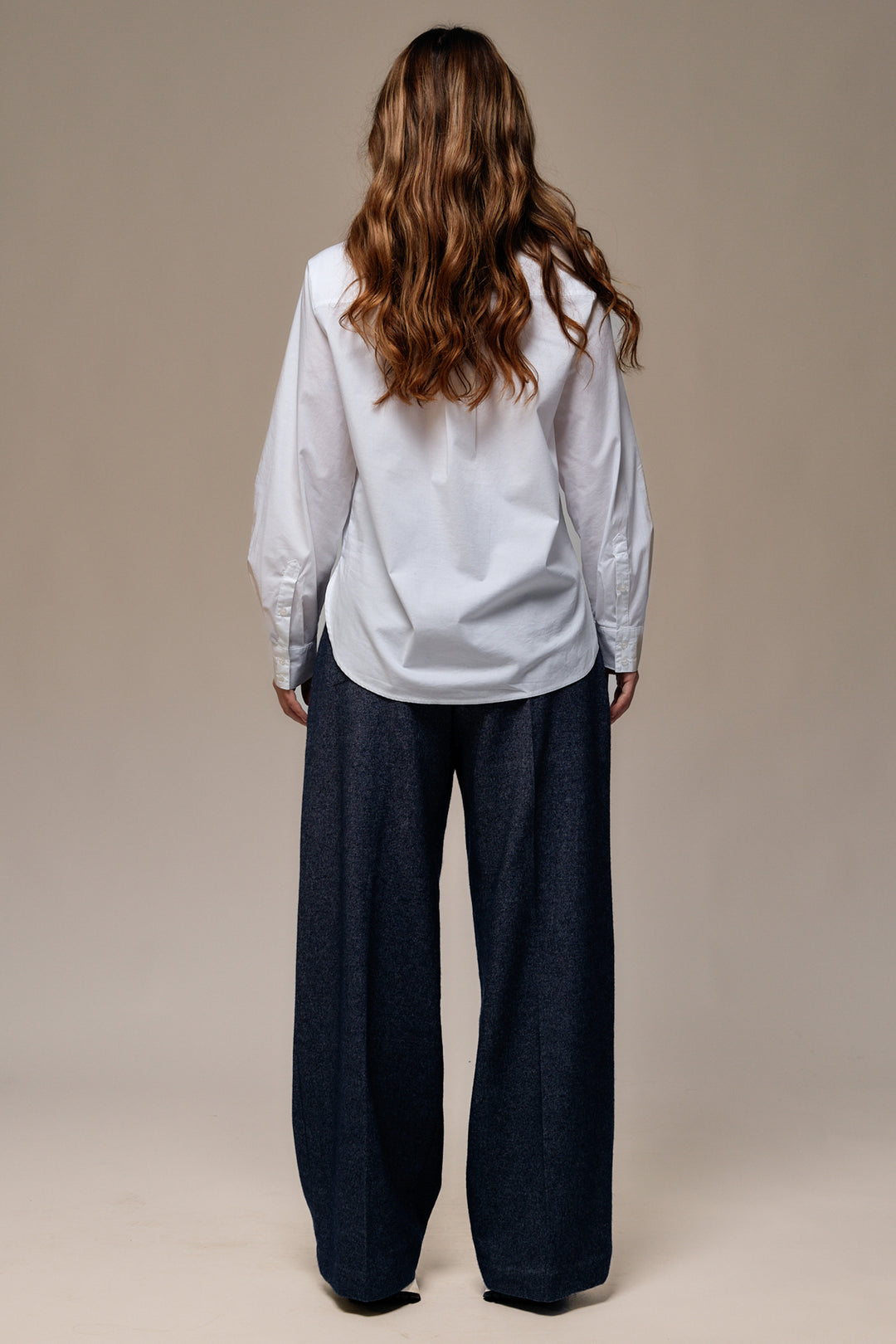 Mat de Misaine Blanc White Blouse CUBA-4703, back full length