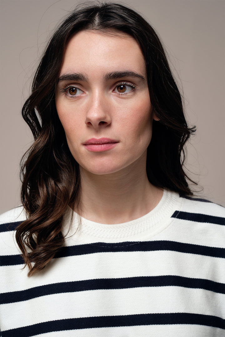 Mat de Misaine Ecru Marine Navy Jumper MIKELI-634RG, neckline detail