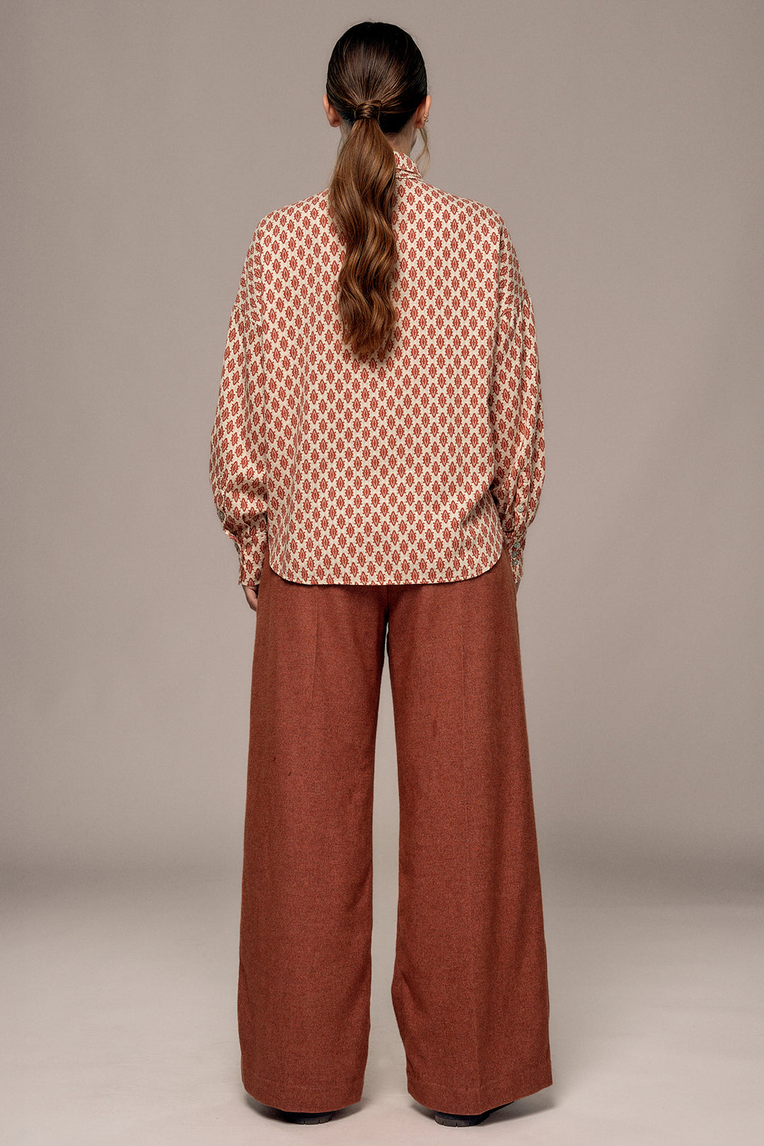 Mat de Misaine Imp Noisette Orange Blouse CROZON-2910, back full length