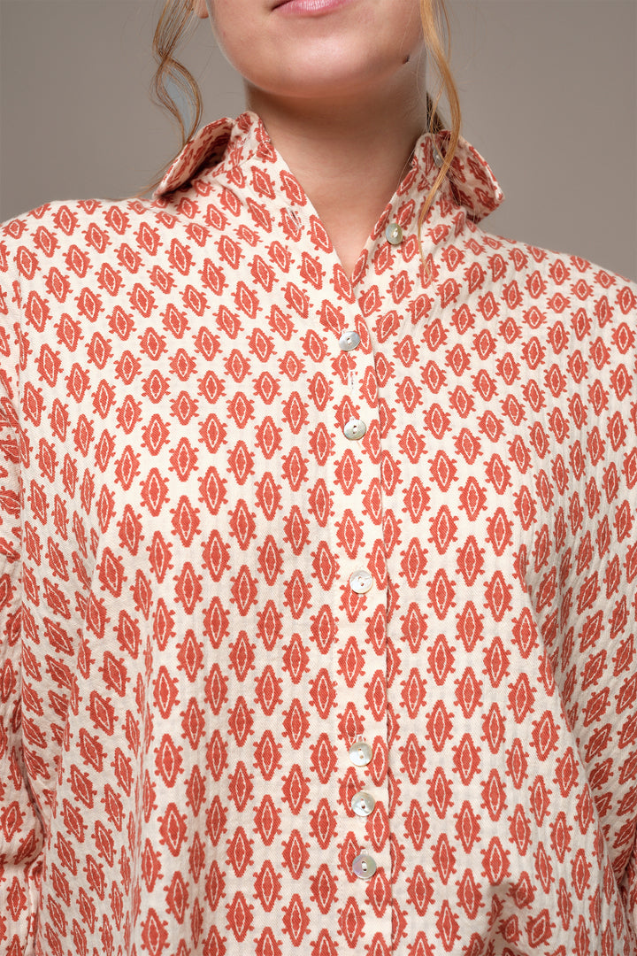Mat de Misaine Imp Noisette Orange Blouse CROZON-2910, collar and print detail