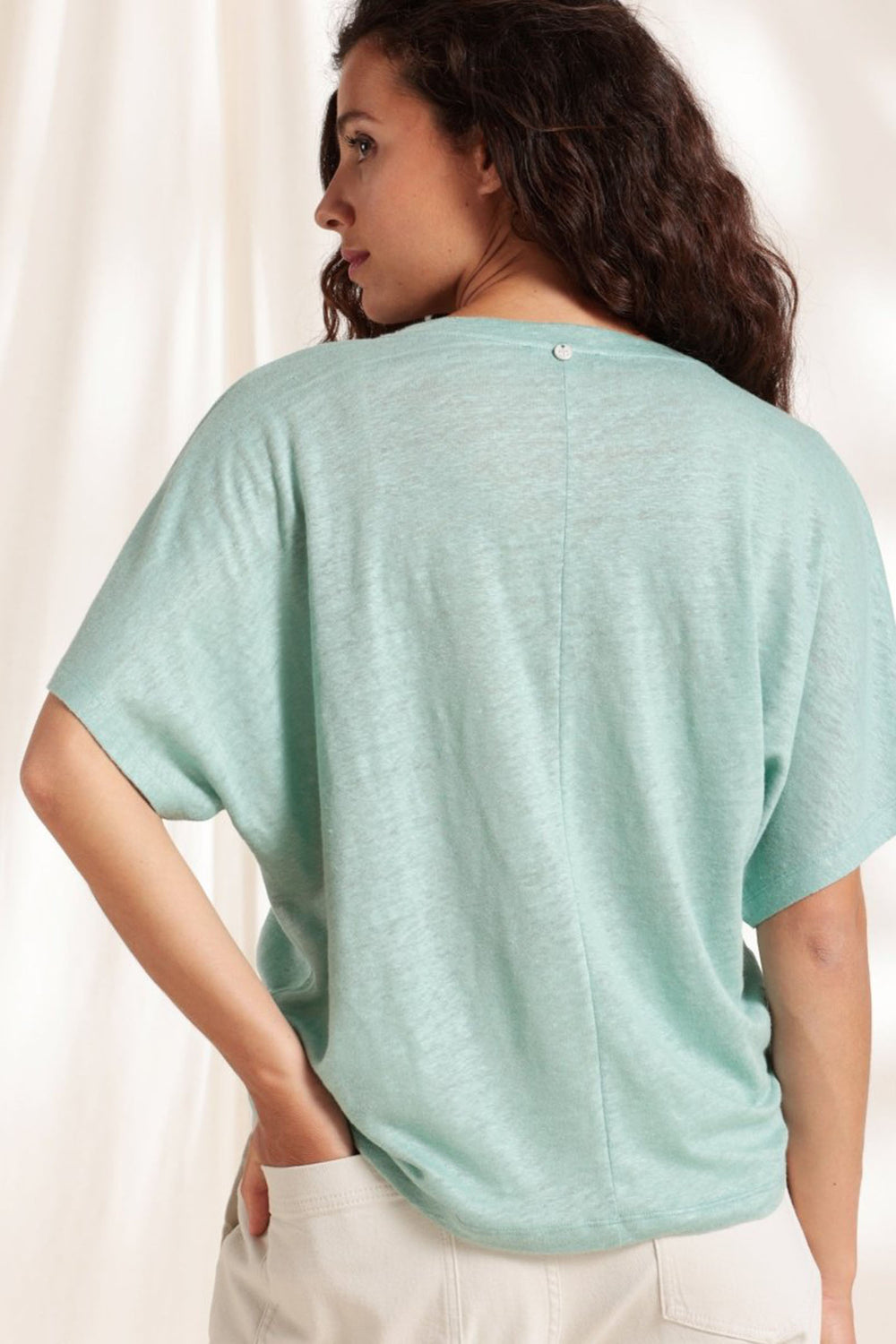 Mat De Misaine Minaya-618 U256 Green Almond V-Neck Linen T-Shirt - Shirley Allum Boutique