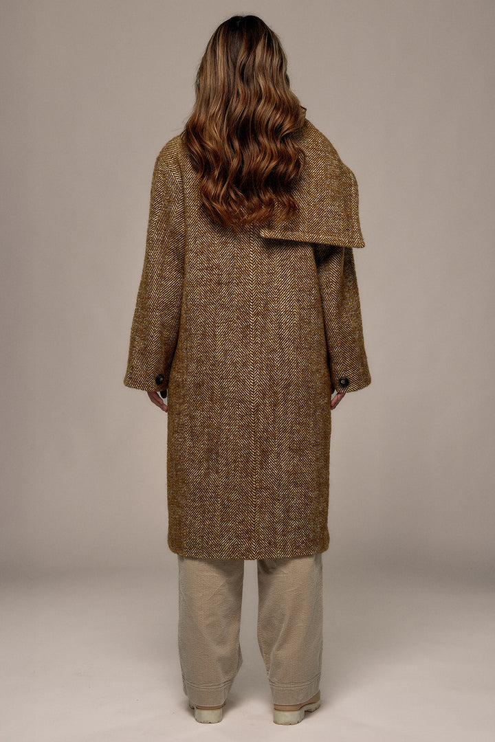 Mat de Misaine Mordore Fantaisie Brown Coat FALCON-25306, back full length