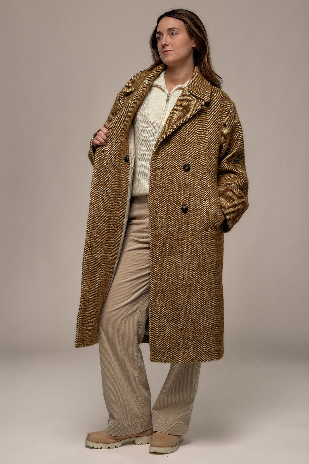 Mat de Misaine Mordore Fantaisie Brown Coat FALCON-25306, worn open