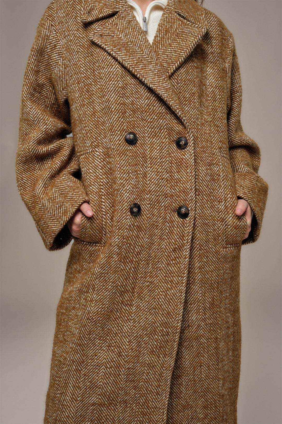 Mat de Misaine Mordore Fantaisie Brown Coat FALCON-25306, front detail