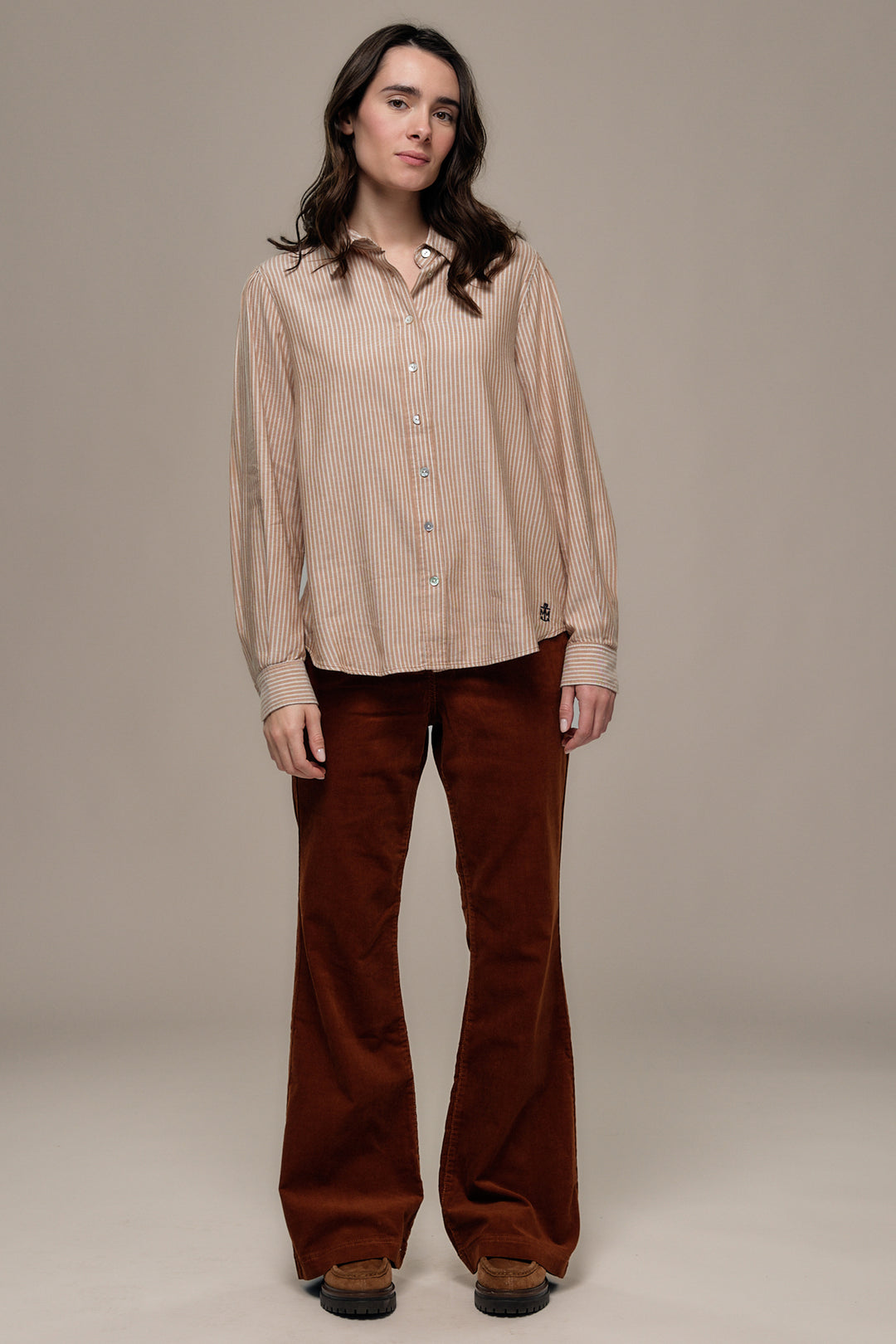 Mat de Misaine Raye Noisette Beige Blouse CADRAN-4193, front full length