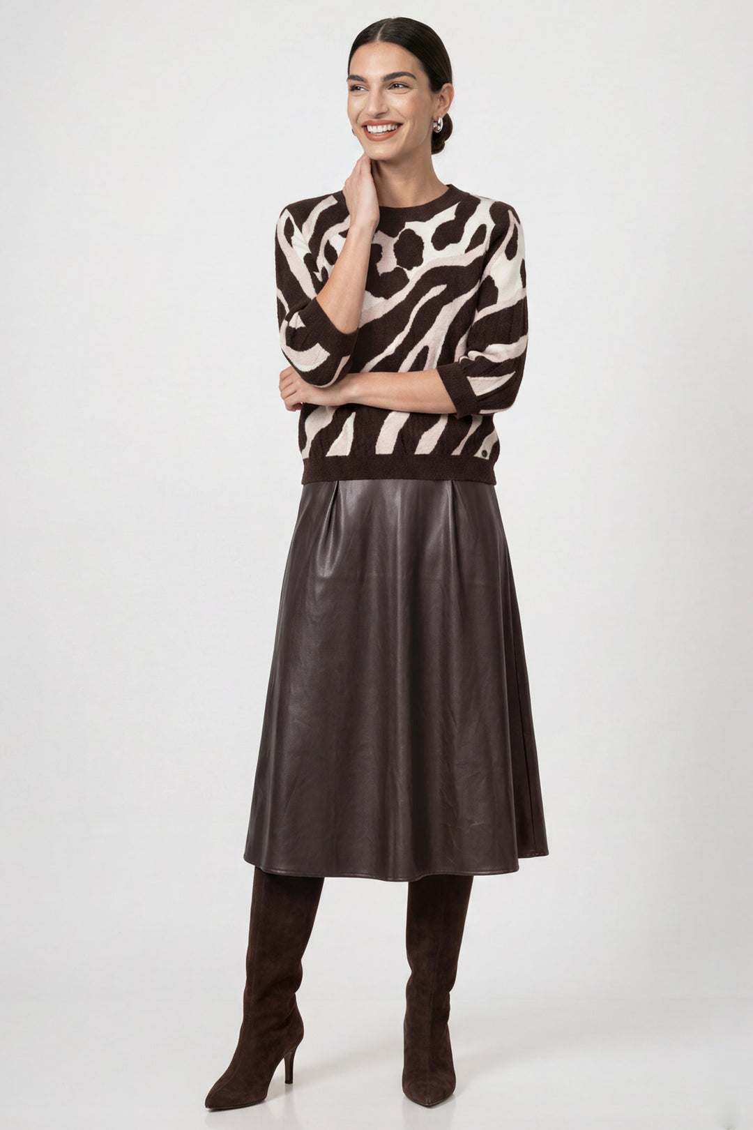 Monari Black Coffee Pattern Jumper 810069, close-up of the ribbed hem and cuff detail