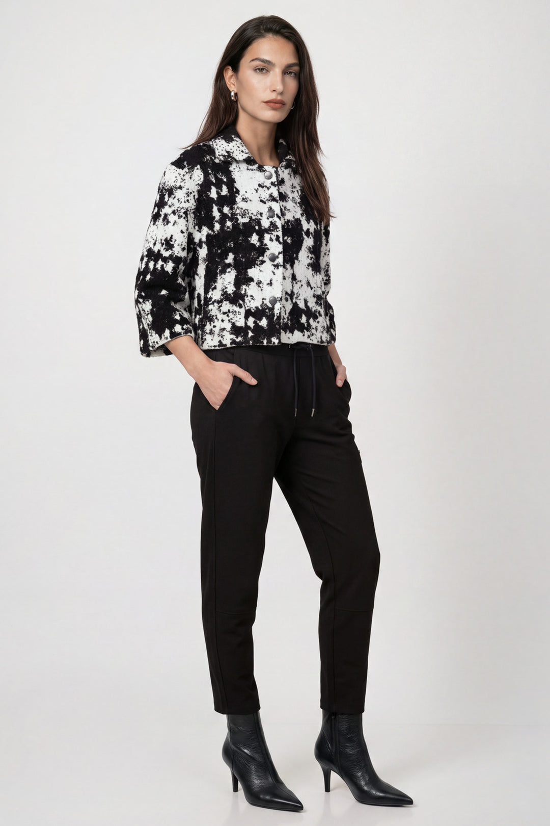 Monari Black Trousers 810036, close-up of the elasticated drawstring waist