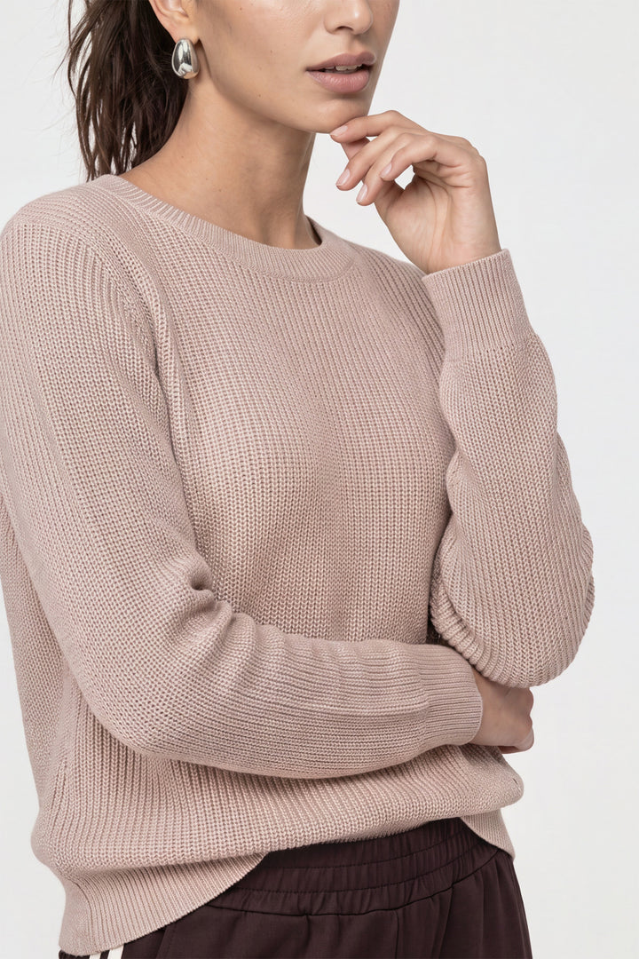 Monari Cappuccino Pink Jumper 810129, close-up of the fisherman-style rib knit texture