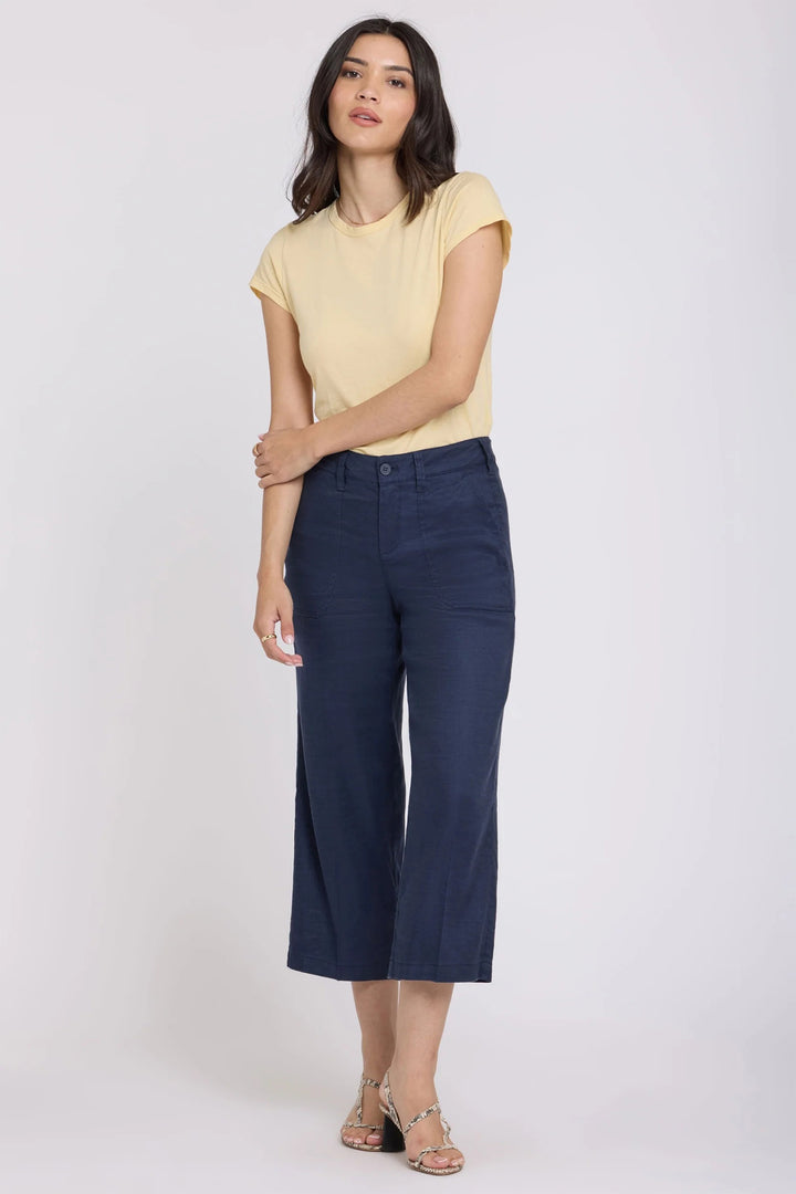 NYDJ MAKB8763 Oxford Navy Wide Leg Stretch Linen Cargo Capri Pants