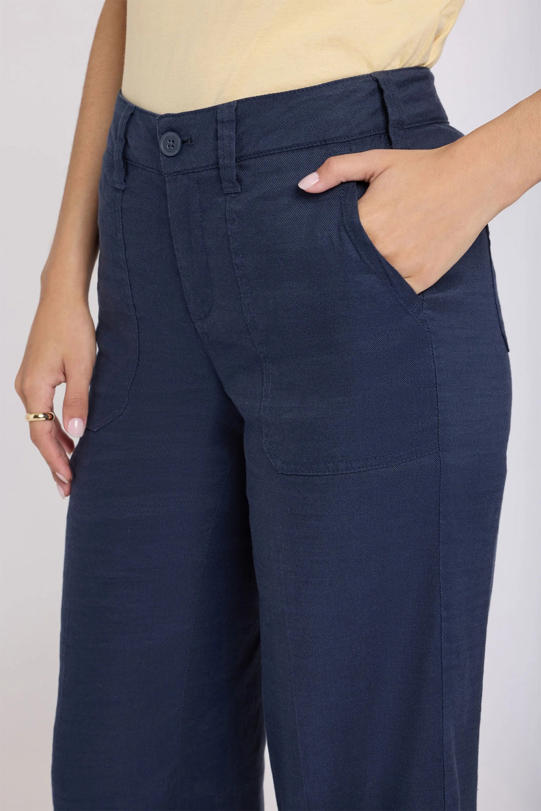 NYDJ MAKB8763 Oxford Navy Wide Leg Stretch Linen Cargo Capri Pants