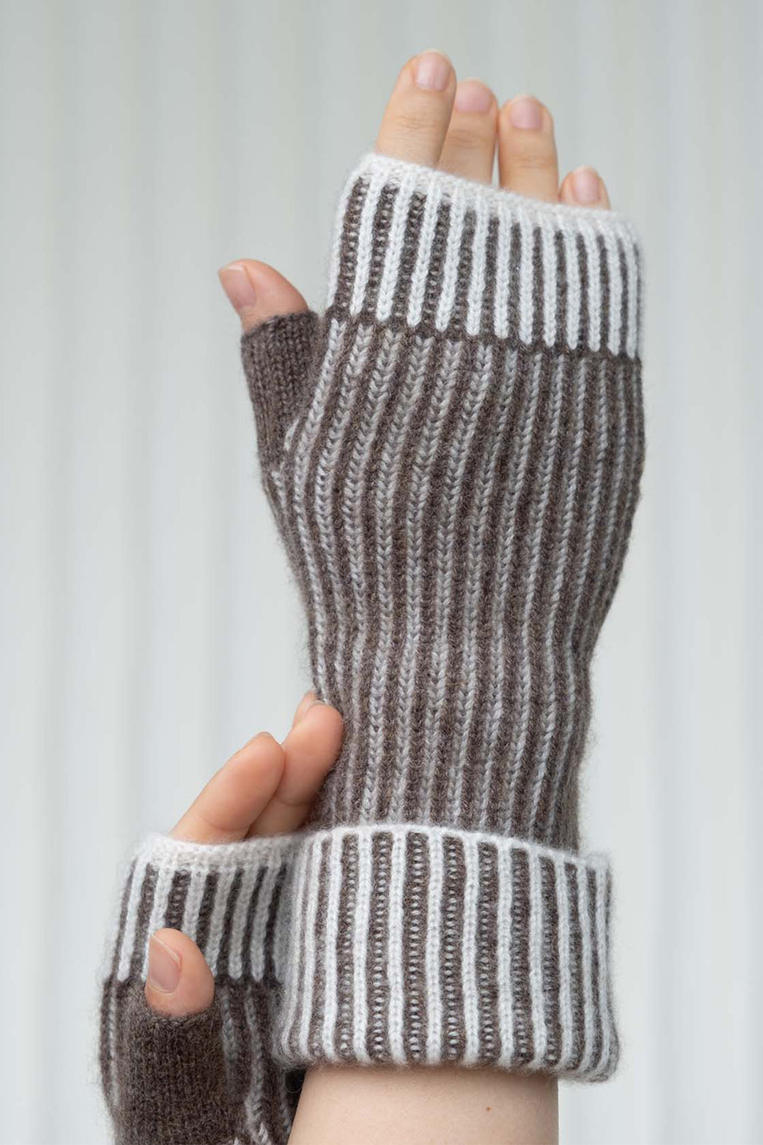 Oats &amp; Rice Marine Brown Cashmere Hand Warmer Gloves OR25-G03, worn, back of hand