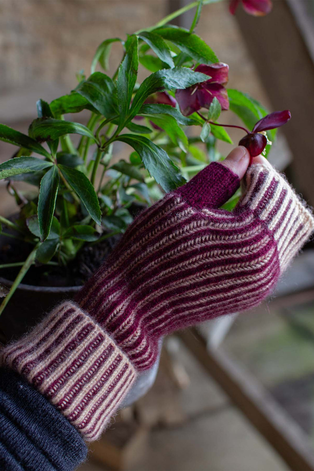 Oats &amp; Rice Marine Wine Red Cashmere Hand Warmer Gloves OR25-G03, styled detail