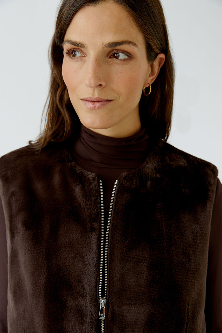 Oui Chocolate Torte Brown Faux Fur Gilet Waistcoat 100019-8936, close-up front