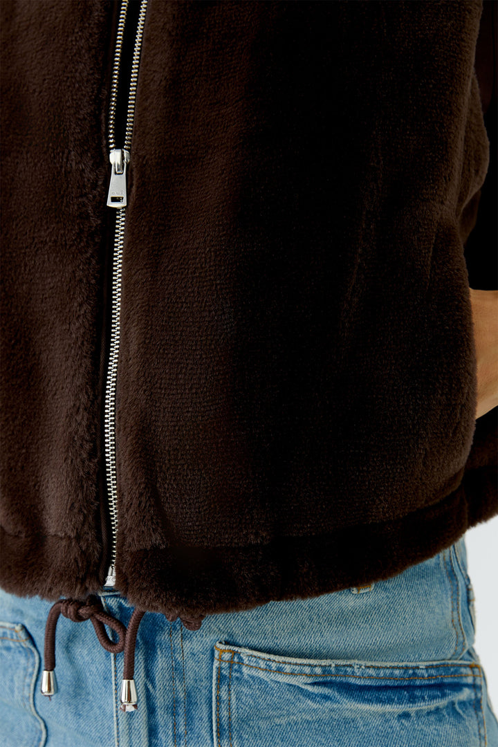Oui Chocolate Torte Brown Faux Fur Gilet Waistcoat 100019-8936, zip and drawstring detail