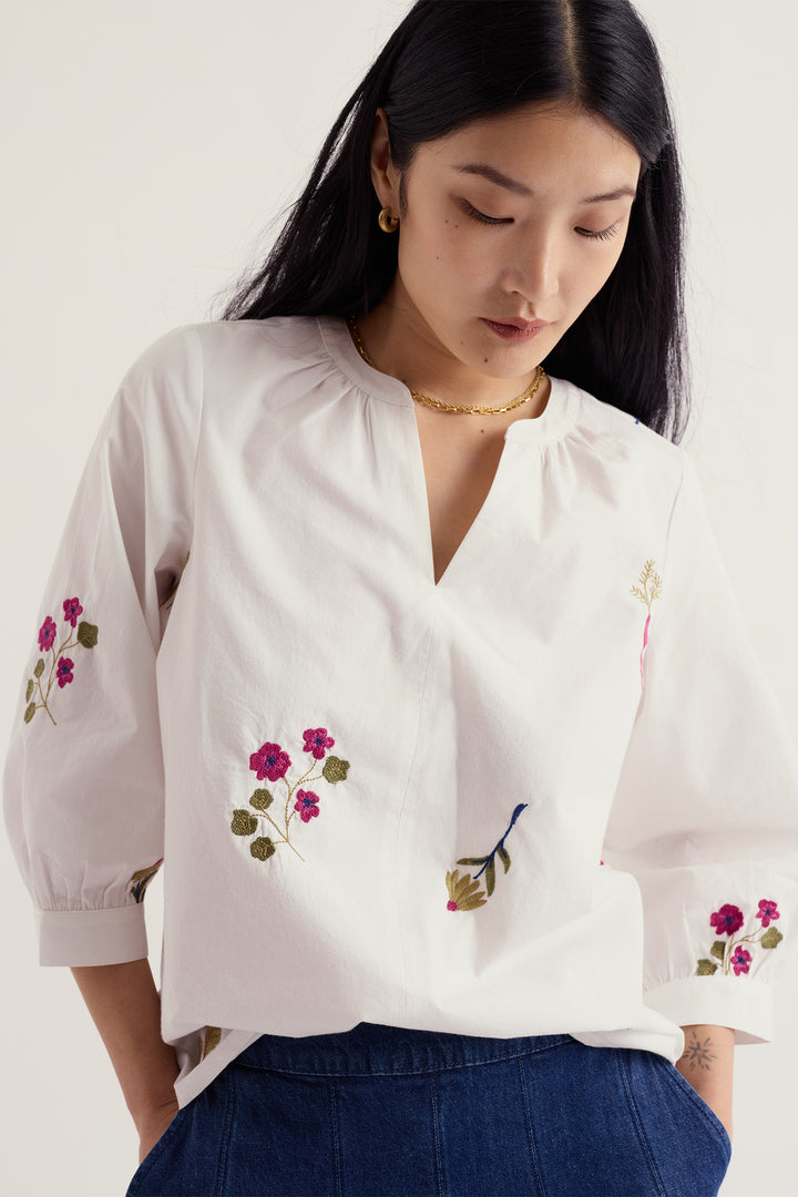Seasalt Cornwall Grace Embroidered Flora Embroidery Chalk White Top WM40284 38467, close view of the embroidery on the body