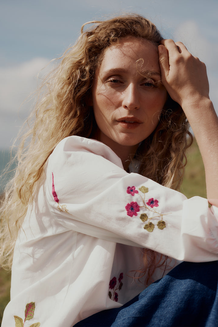 Seasalt Cornwall Grace Embroidered Flora Embroidery Chalk White Top WM40284 38467, sleeve embroidery worn outdoors