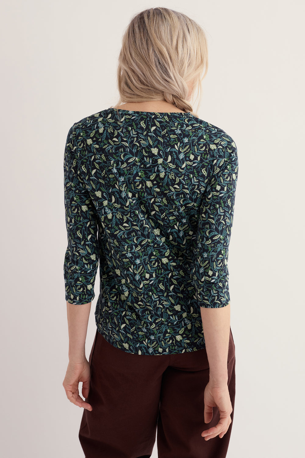 Seasalt Cornwall Kellow Garden Peas Maritime Navy Top, back view on model