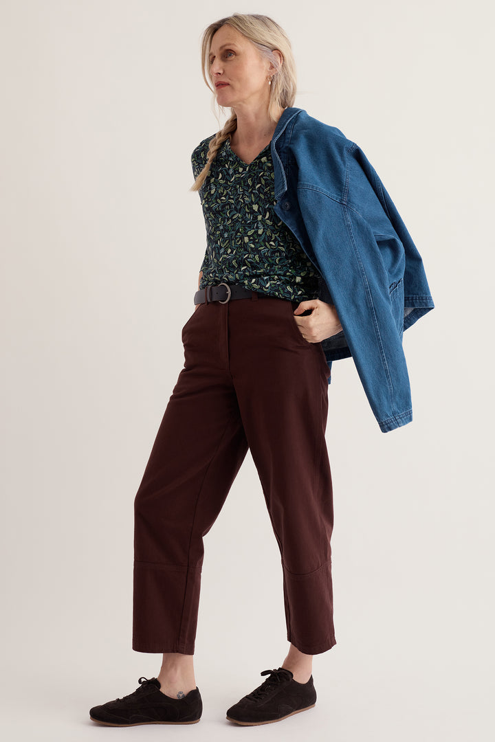 Seasalt Cornwall Kellow Garden Peas Maritime Navy Top, full length on model