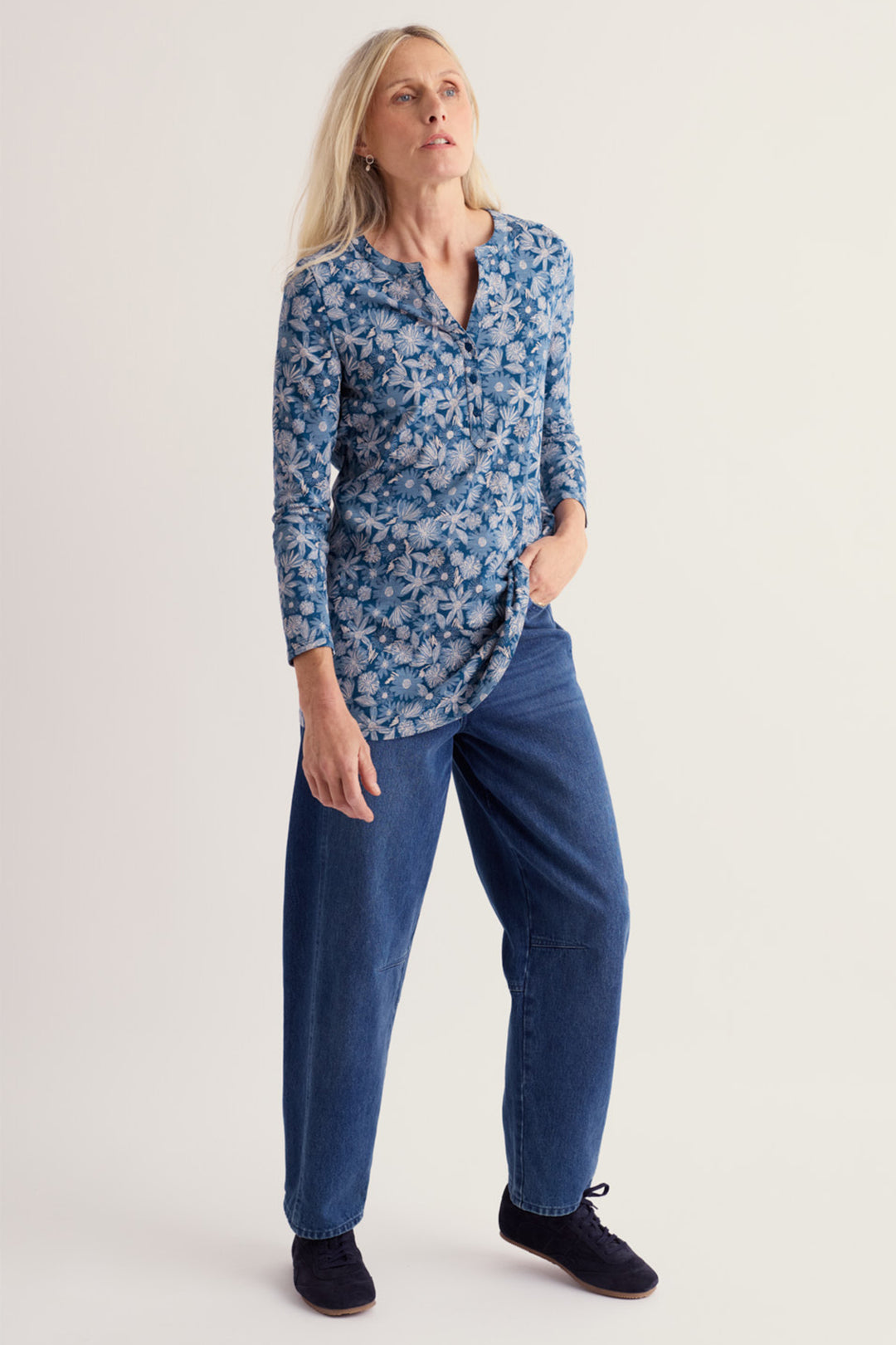 Seasalt Cornwall Moon Window Sketchbook Blooms Marine Blue Tunic WM40333 38423, full length view on model with jeans