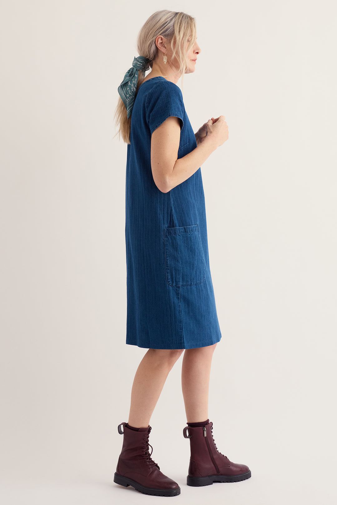 Seasalt Cornwall River Cove Mid Indigo Blue Dress WM40670 37673, side view on model