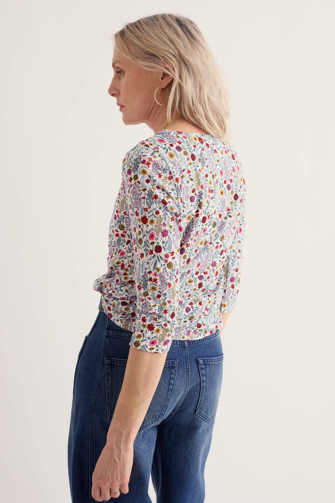 Seasalt Cornwall Studio Glass Wild Borders Chalk White Top WM40477 38415, back view on model