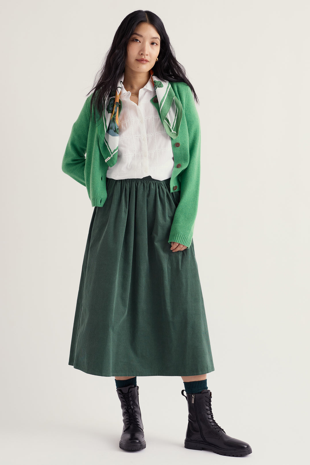 Seasalt Cornwall Tern Tide Pea Pod Green Merino Cardigan WM32107 38442, worn